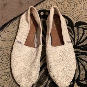 White lace Toms